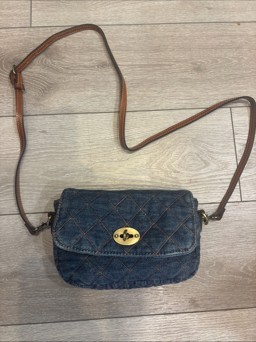 NWOT. Patricia Nash denim Quilted Crossbody Bag with Brown Leather Strap